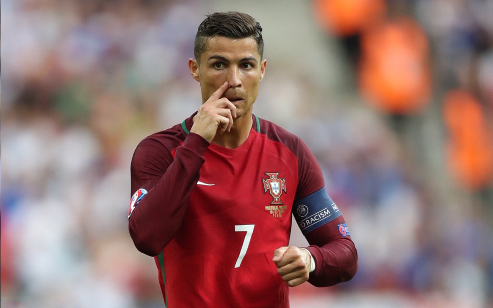 凯恩迎来十五赛季出色发挥，尤文图斯观众热烈欢呼！赛场气氛高涨